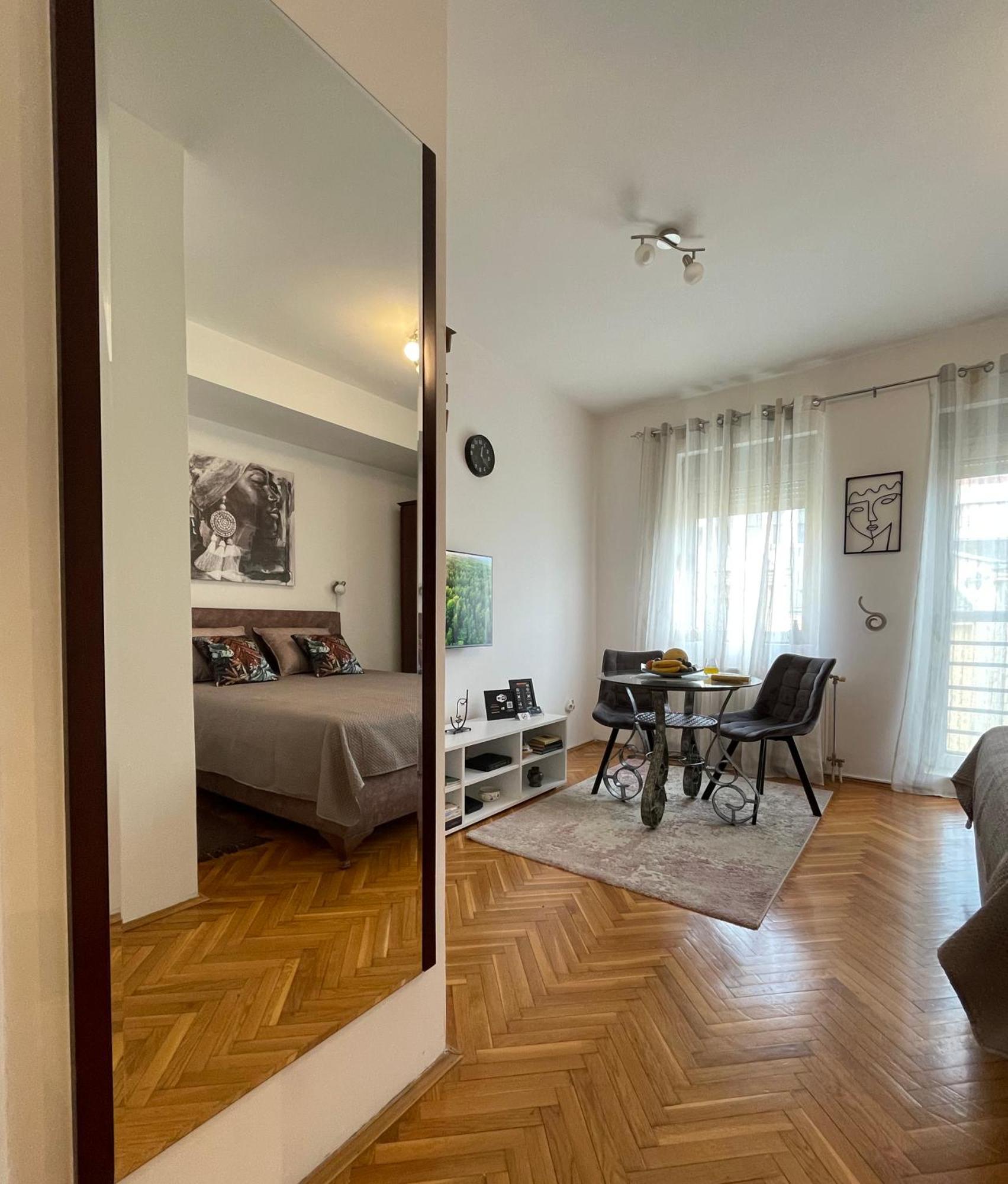 Appartamento Apartman 62 - Besplatan Gradski Parking - Novi Sad Esterno foto